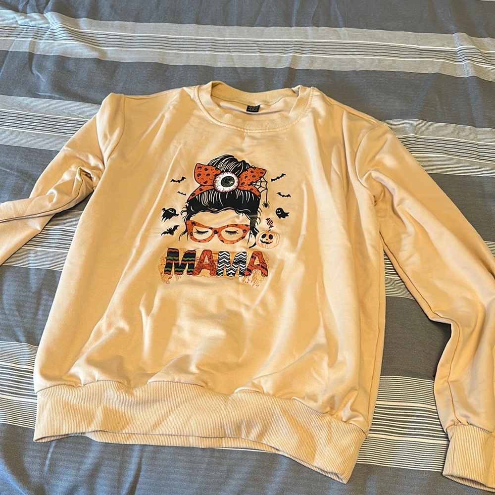 New sweatshirt HALLOWEEN INSPIRED MOM SMALL SHEIN no tag/never used